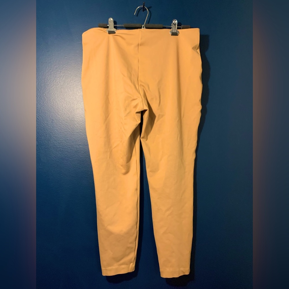 Women’s pants. Soft stretchy material.